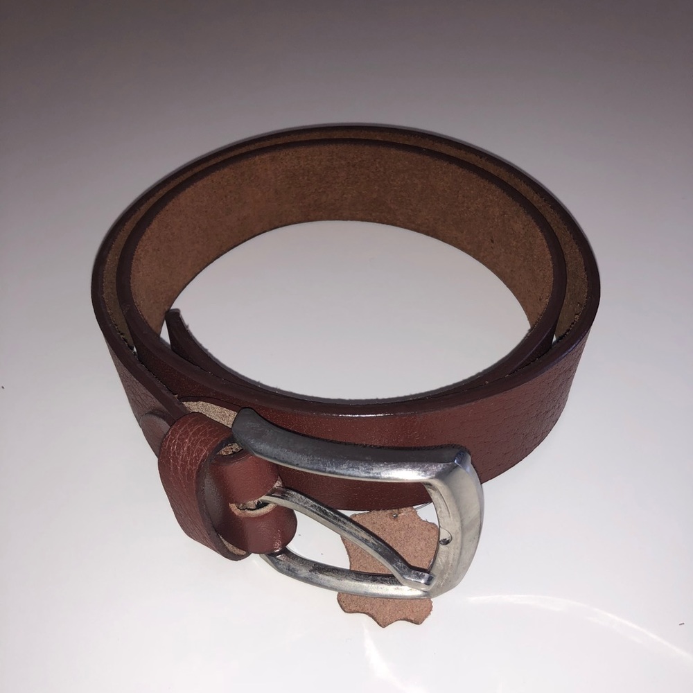 NEW. Fine quality leather belt! Brown